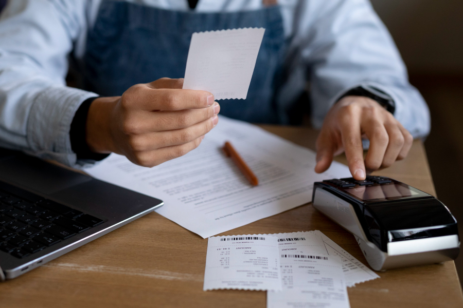 Hóa đơn từ máy tính tiền có chữ ký số không? Giải đáp chi tiết